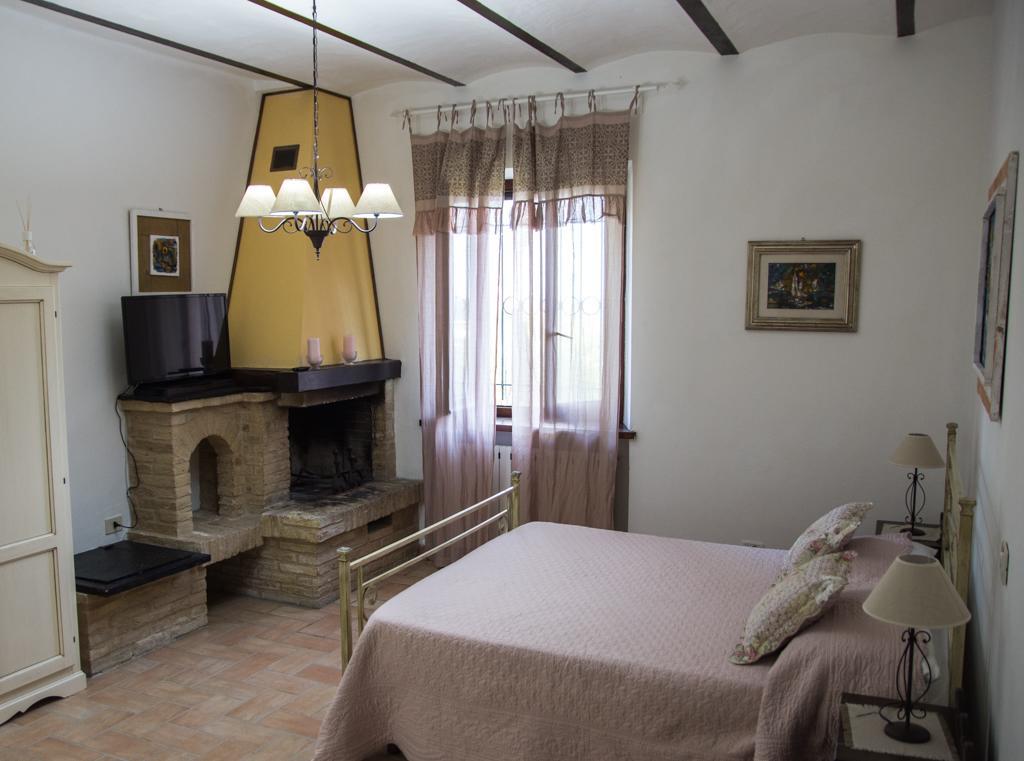 לינה וארוחת בוקר צ'יביטאנובה מארקה Antico Casale Fossacieca מראה חיצוני תמונה